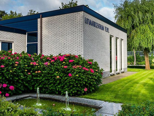 Grote Loopkoets naar Uitvaartcentrum Texel.